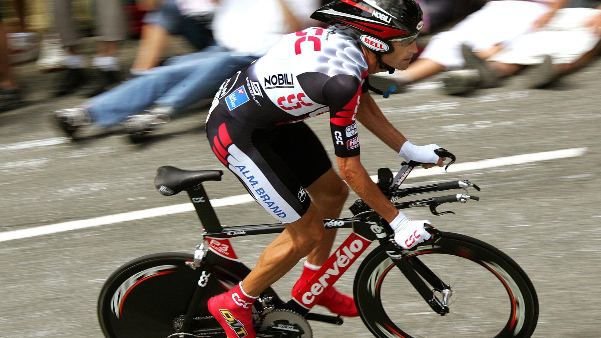 开云网站-米兰双雄奋勇争冠，意甲走向高潮