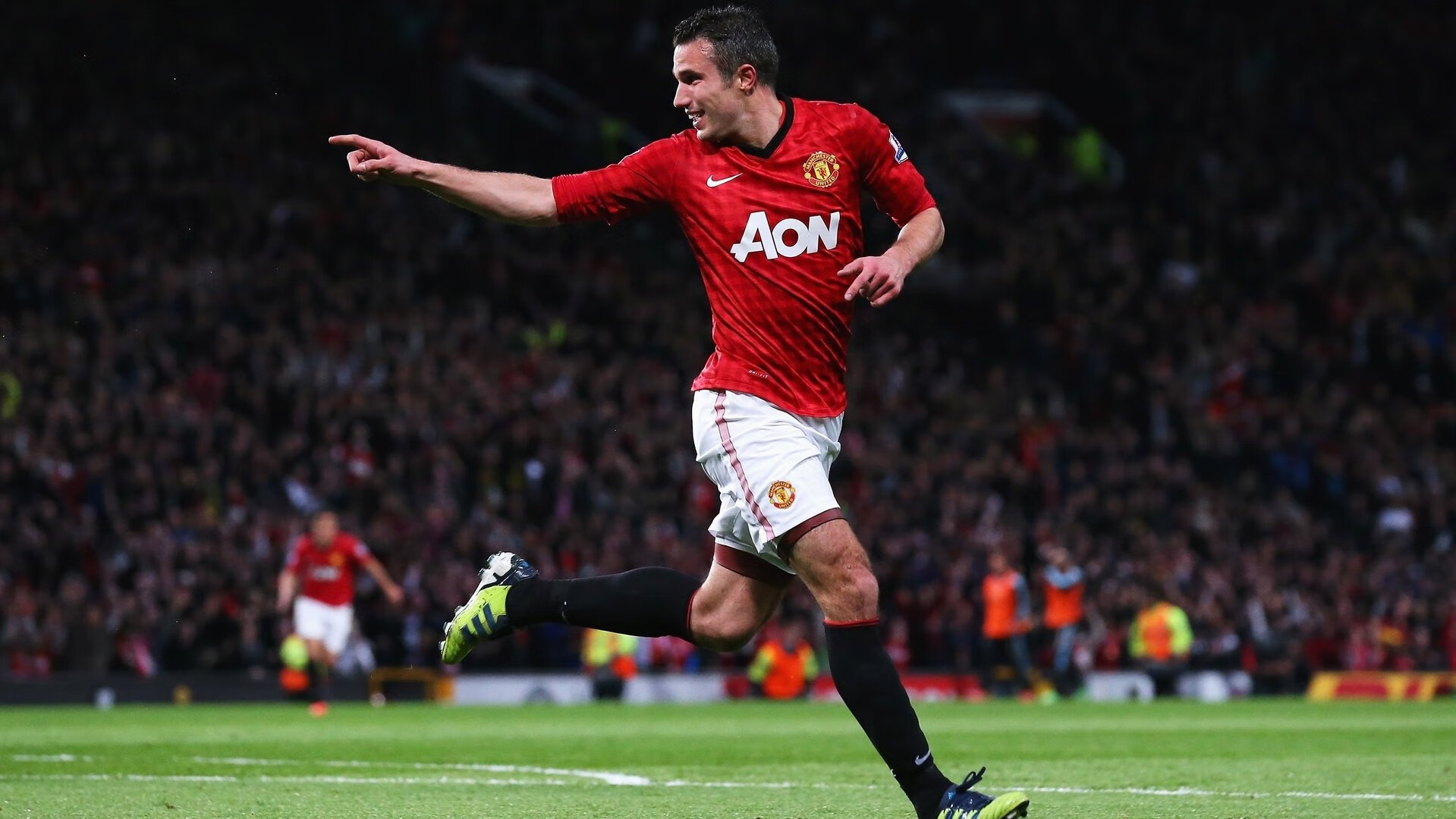 德国骑手吉尔·托马斯在2024年国际马术联合会障碍赛世界巡回赛中以“Bella”马匹获得个人第六名，表现出色。